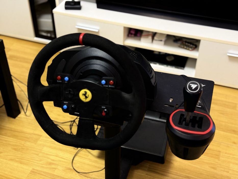 Volan Thrustmaster T300 Ferrari Alcantara Edition cu H shifter