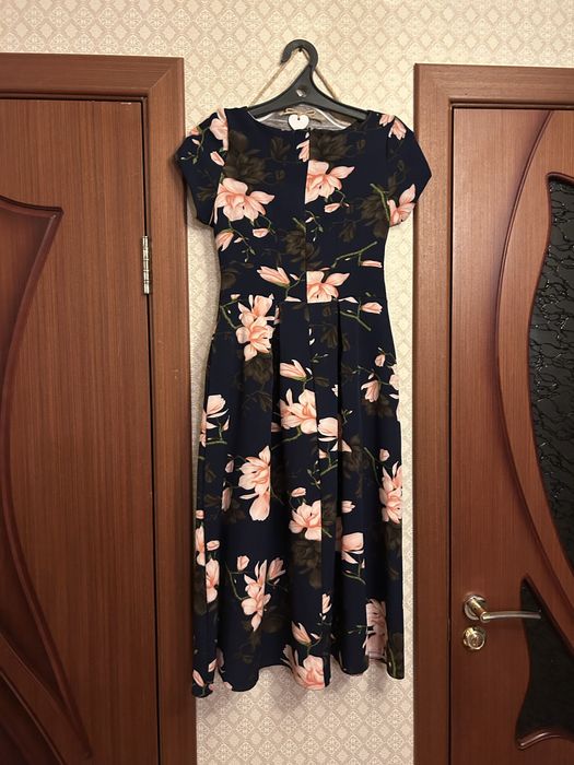 Продам платье размер 42-44