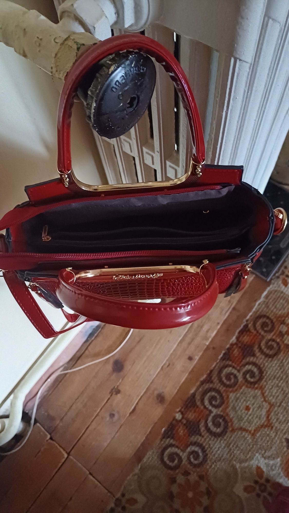 Луксозна Нова чанта в цвят бордо