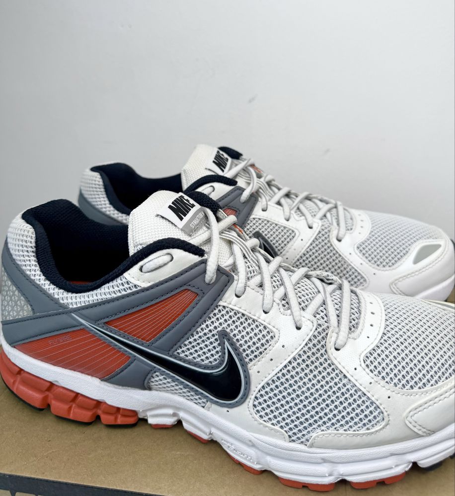 Nike Zoom Vomero 5 (44) Маратонки