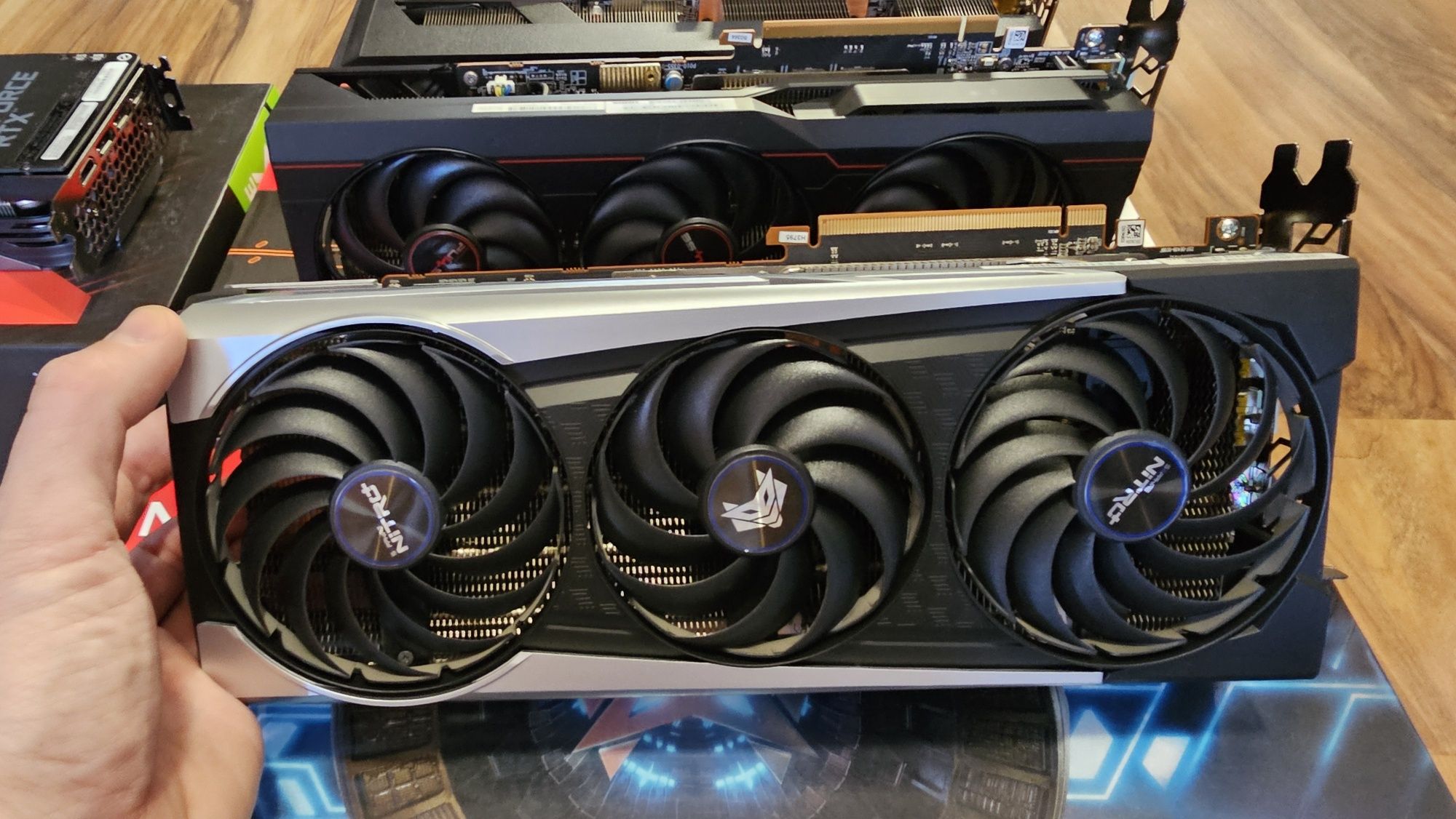 Продавам , разменям AMD RX 6800,6800xt,RTX3070-като нови !!