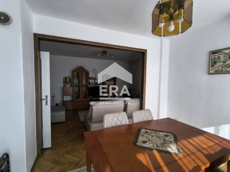 Тристаен апартамент в кв. Колю Фичето