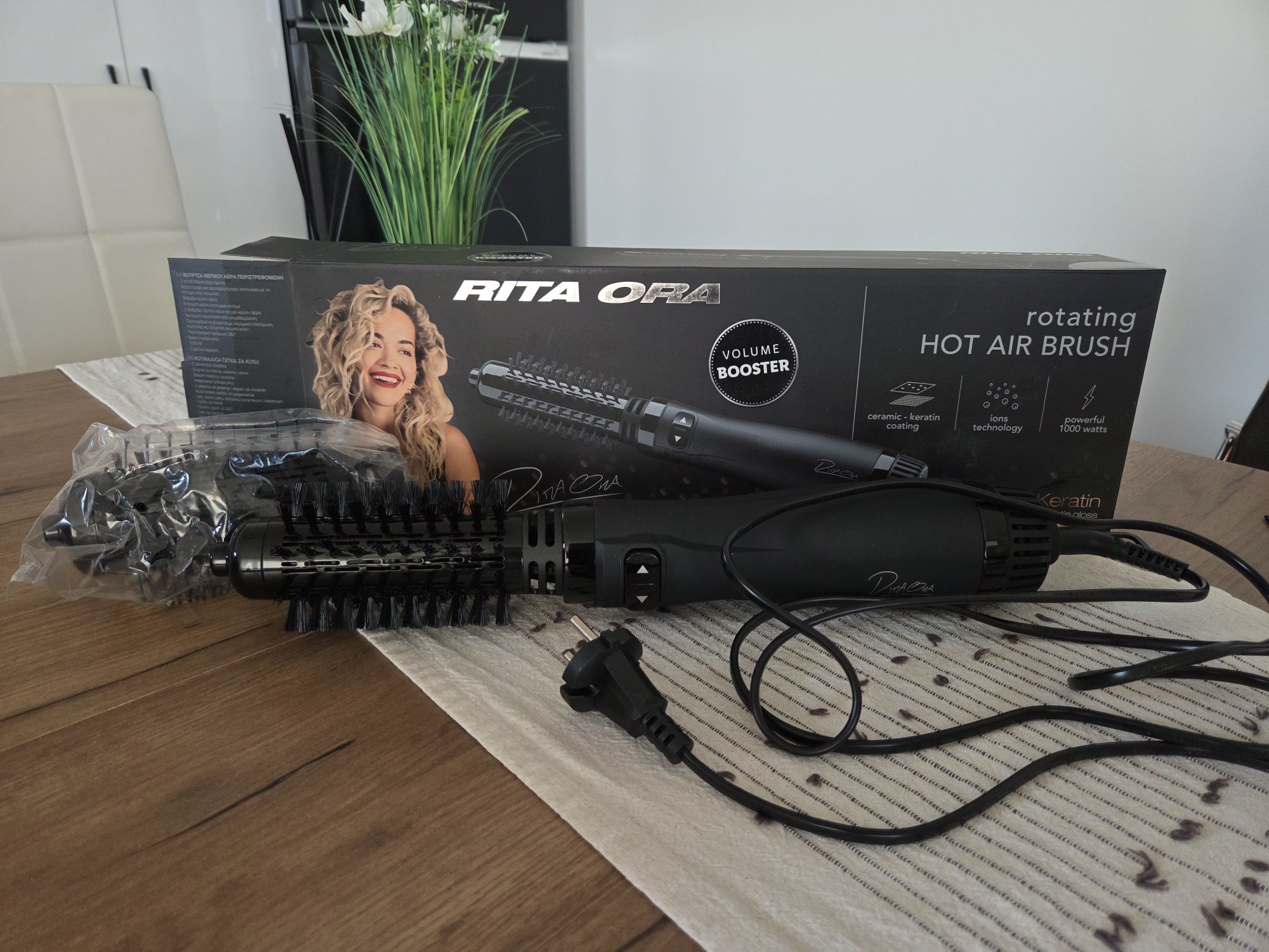 Четка с топъл въздух Rita Ora