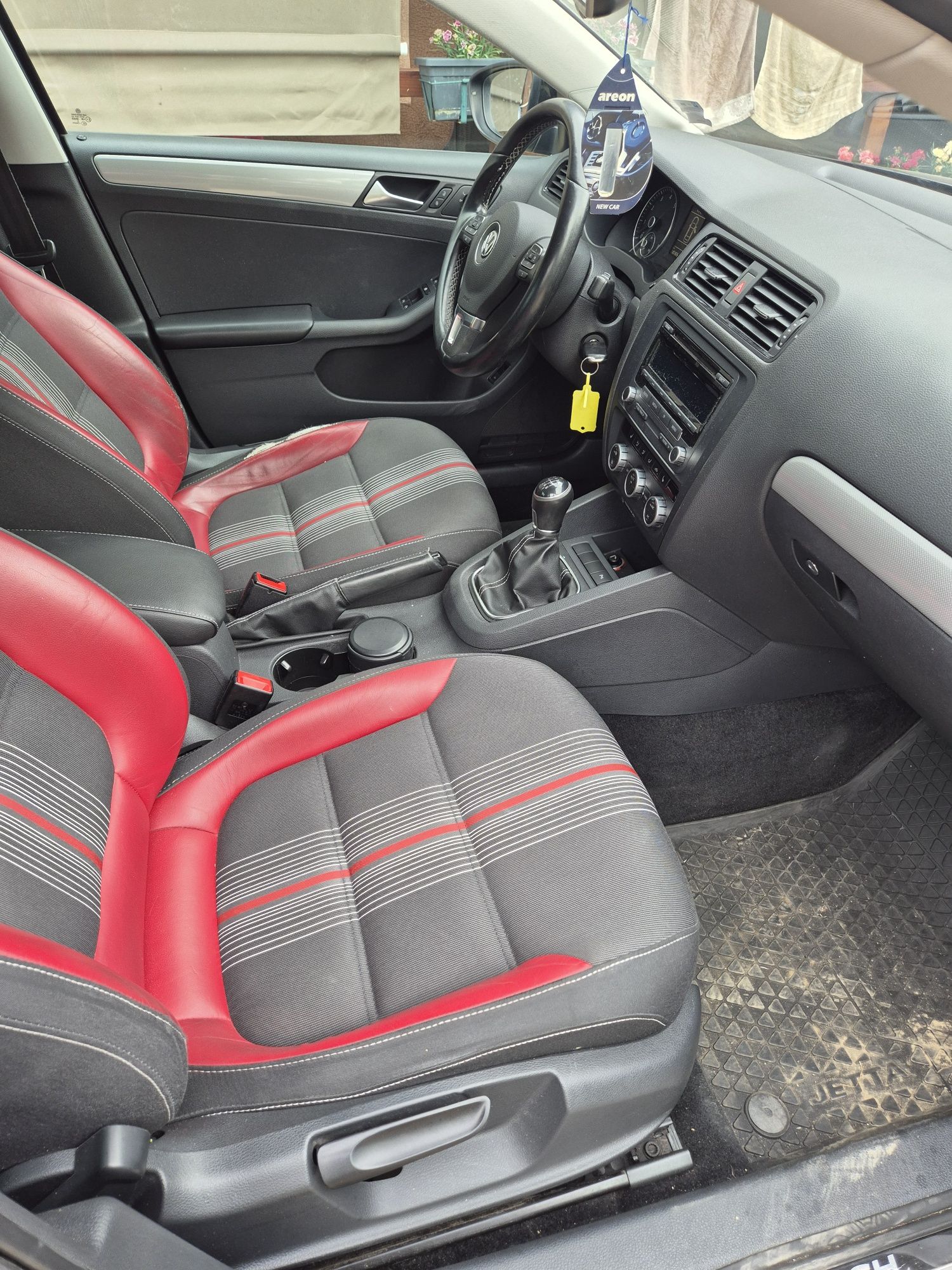 Vând vw jetta 1.2 tsi