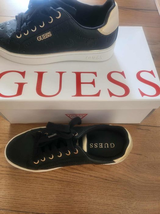Женски обувки Guess