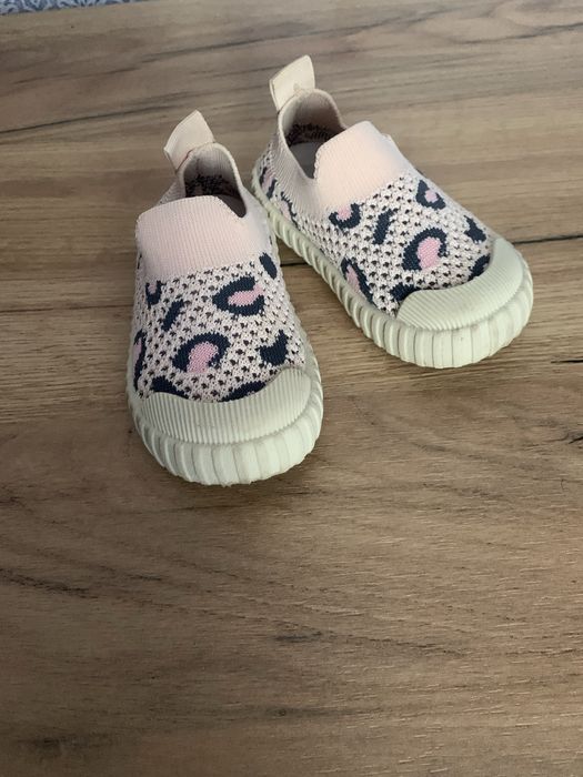 Продам детские слипоны для девочки