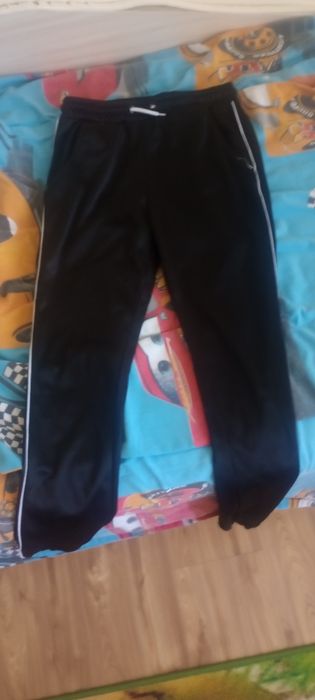 Черен анцунг с бели ивици