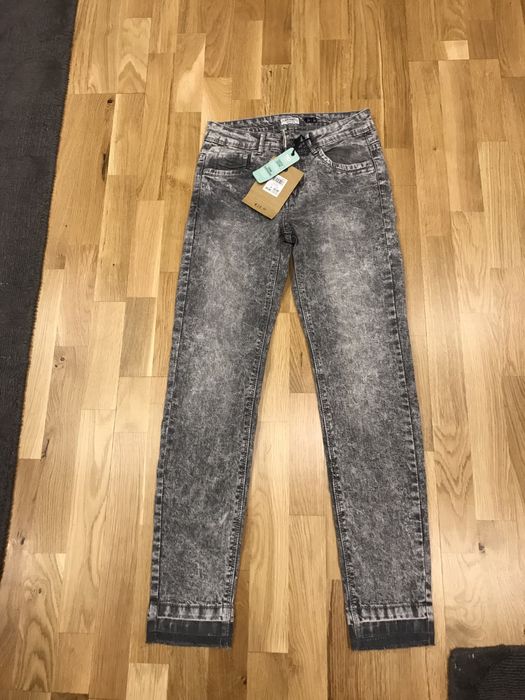 Blugi noi 24 (xs).  OVS