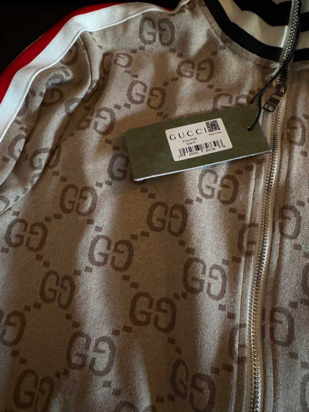 Gucci-Оригинален чисто нов мъжки комплект S размер