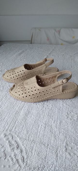 Sandale mărimea 37