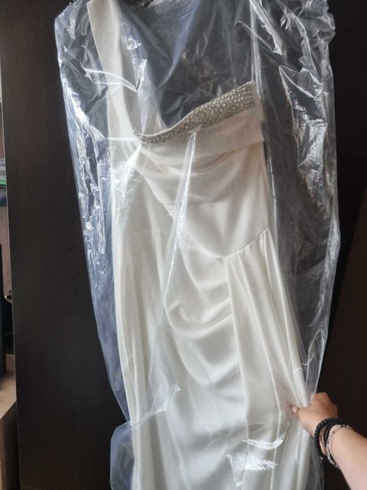 Официална бяла рокля