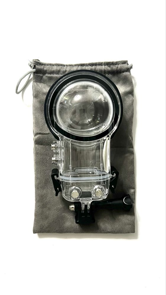 Экшен камера insta 360 x3 с большим количеством допов.
