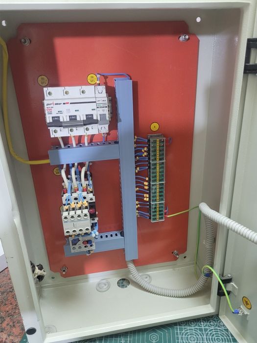 Щит 50 ампер авто освещения улицы.