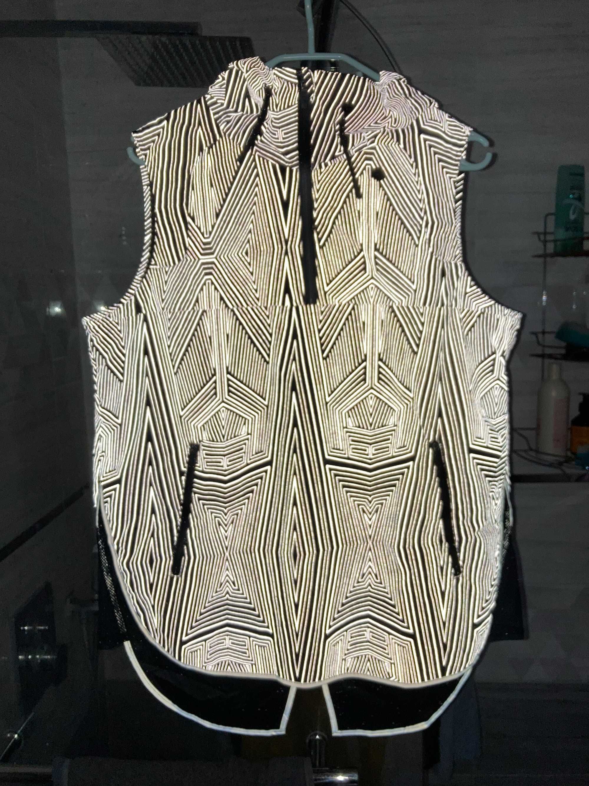 НОВО Ivy Park Reflective Print Showerproof женско елече елек размер S