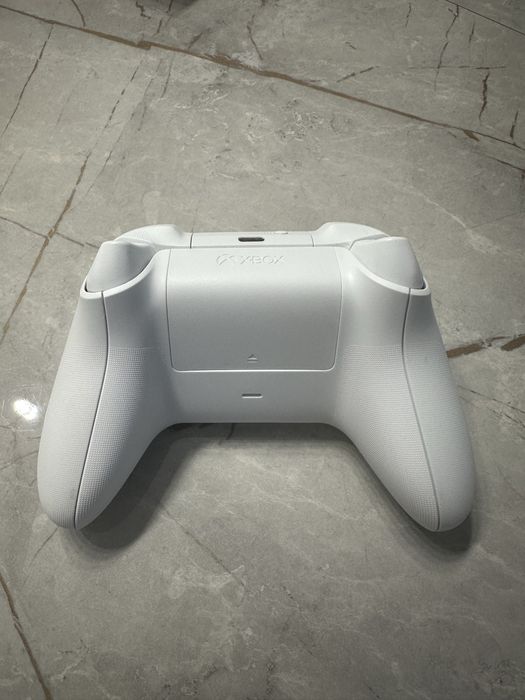 Vând Controller alb XBOX Series S/X