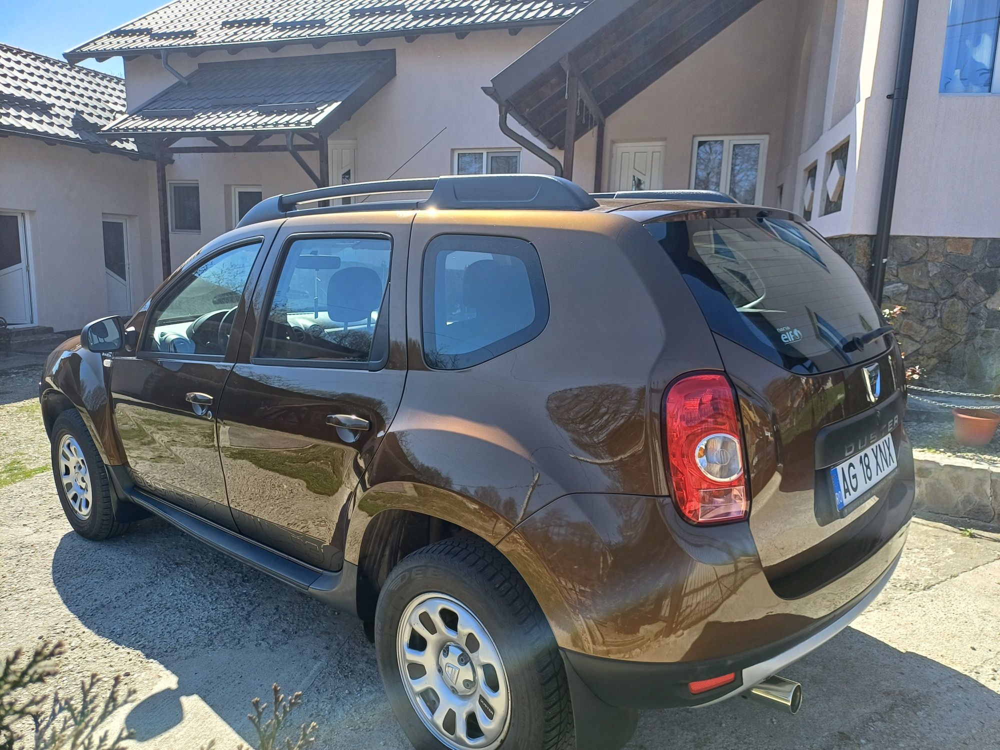 Dacia duster  an fab 2013 bezina