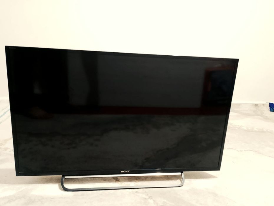 Телевизор почти новый