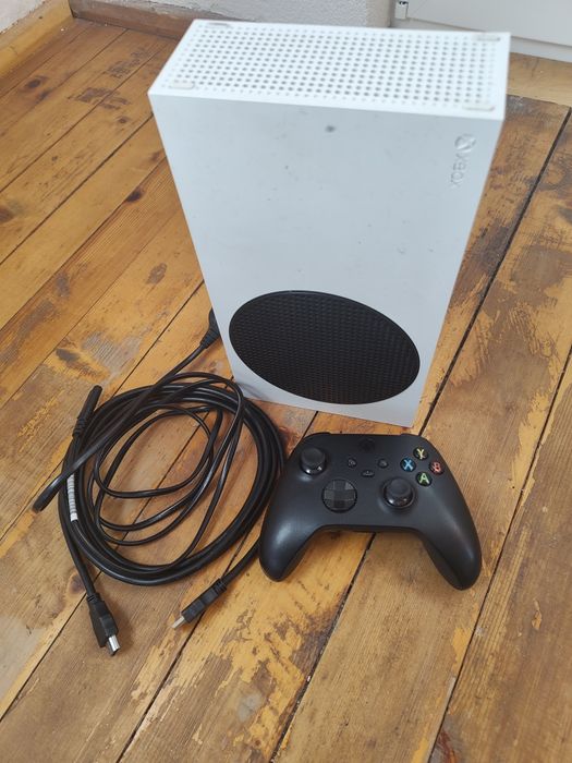 Продавам XBOX Series S 500GB