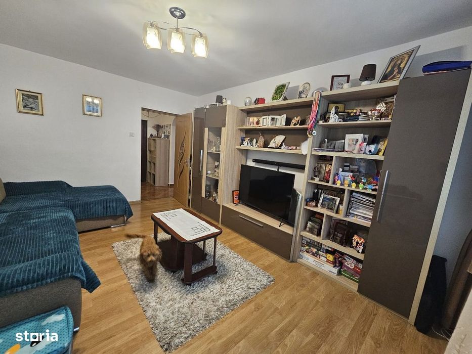 Apartament cu 2 camere,  zona Liceului nr 2 , etaj intermediar