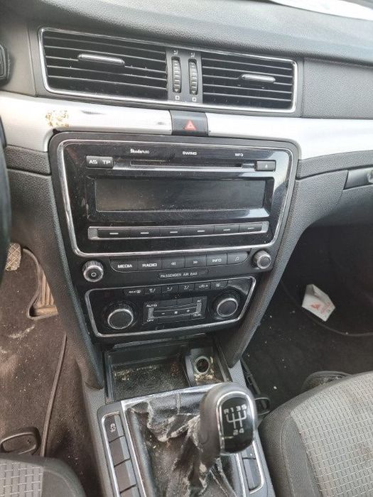 motoras ansamblu stergatoare nuca schimbator timonerie aripa spate ceasuri de bord Skoda Superb 2 motor 1.9tdi BXE Dezmembrez