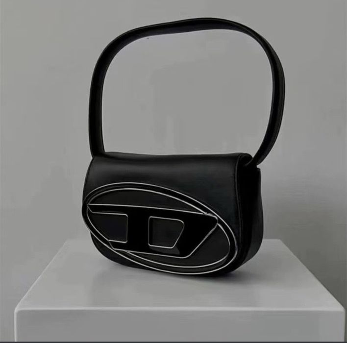 vand adidasi, genti papuci cititi descrierea