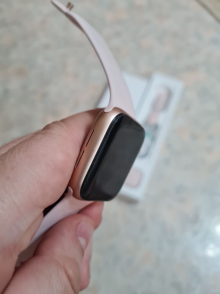 Apple Watch 4 40mm розовые