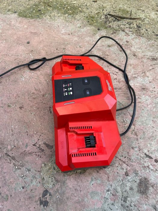 Încărcător Milwaukee SUPERCHARGER M18DBSC
