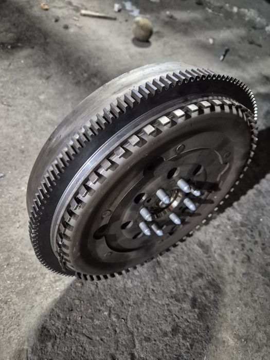 Демпферен маховик за мерцедес  спринтер ОМ646