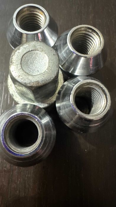 Оригинални секретни болтове за джанти Mazda