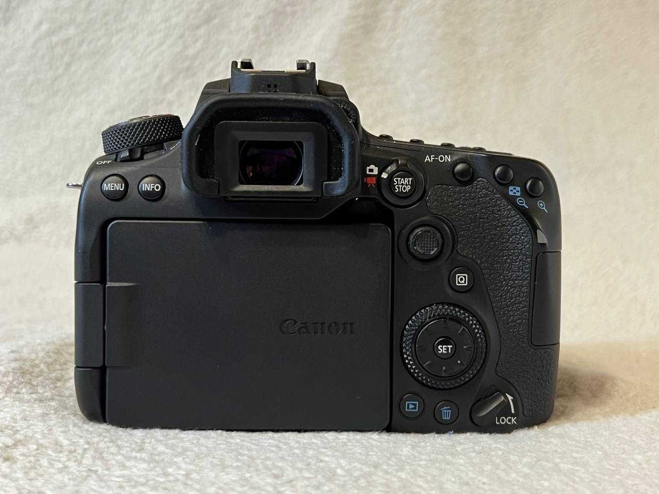 Фотоапарат Canon EOS 90D
