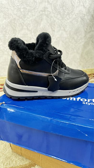 Новые женские кроссовки,