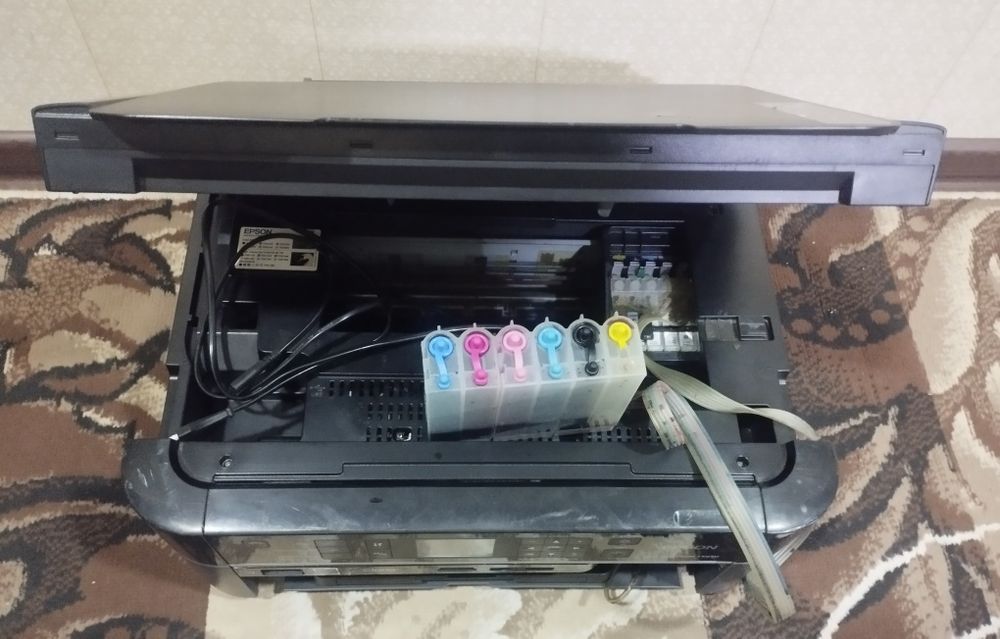 Цветной принтер epson tx650 б/у не рабочий