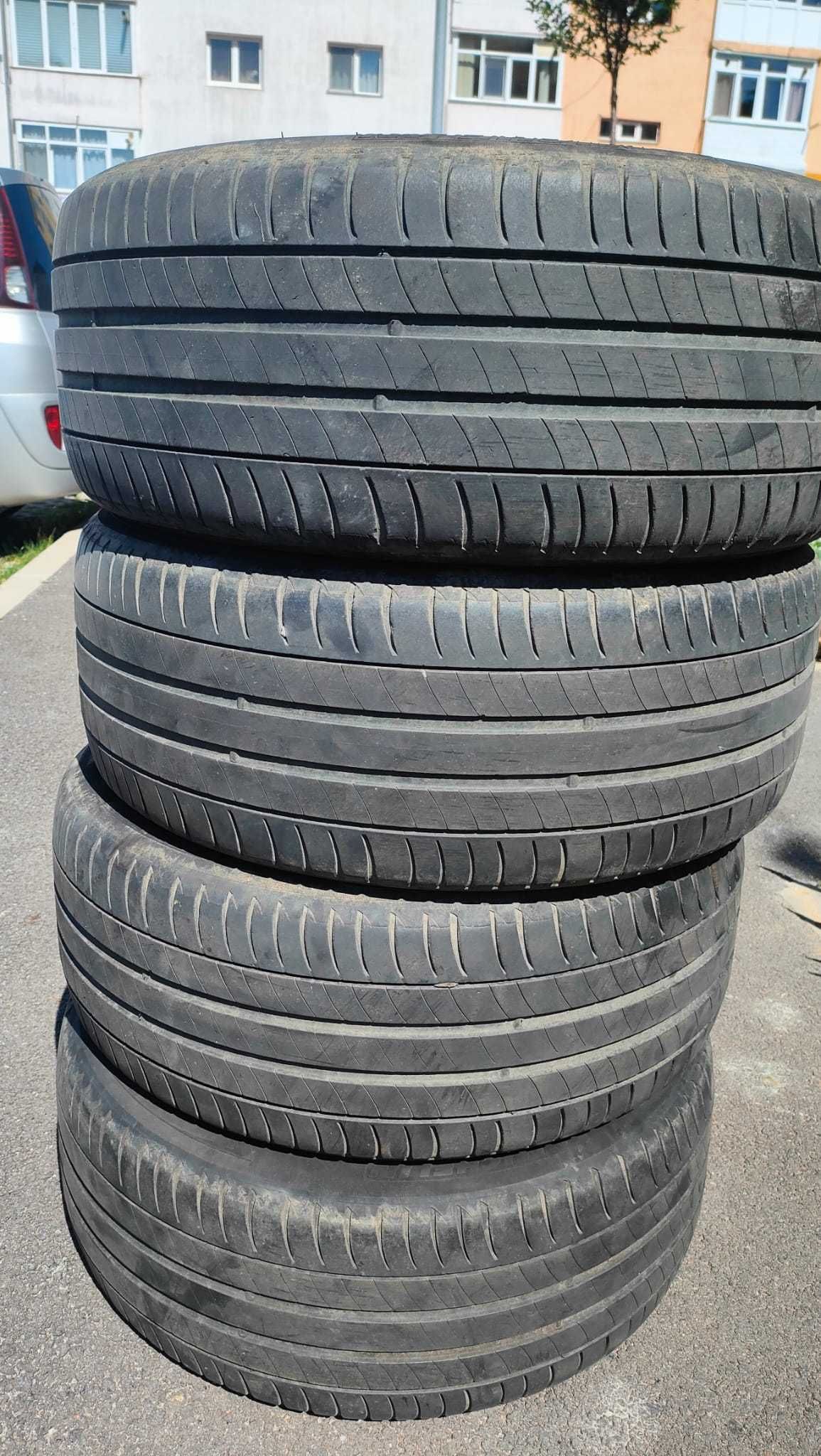 Vând anvelope Michelin 225/45 R 17 vara