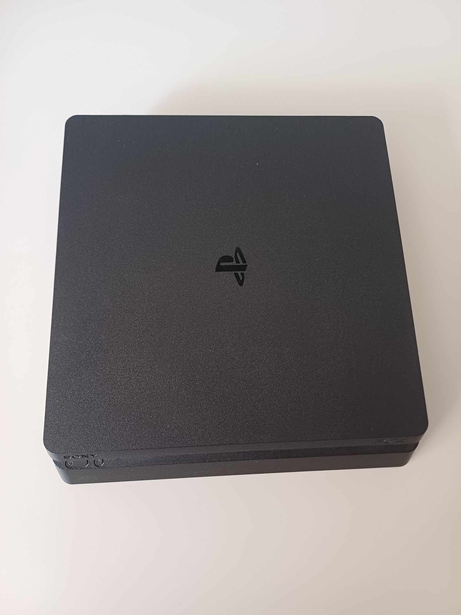 Sony Playstation 4 Slim (PS4), 500 GB + Два джойстика