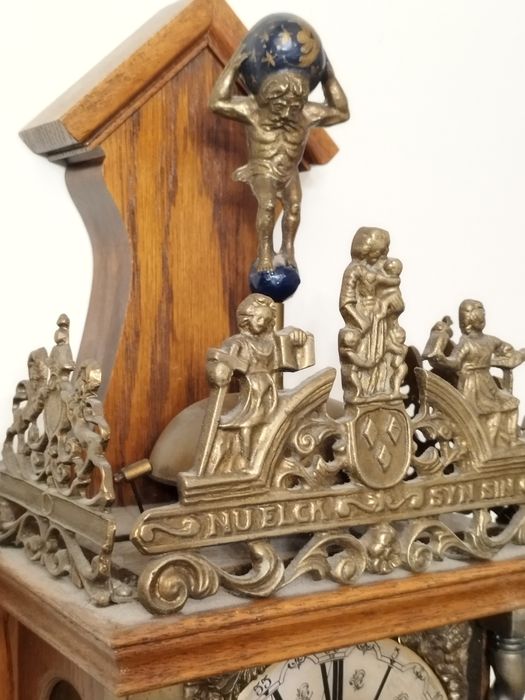 Антикварен стенен холандски часовник - Franz Hermle
Атлас