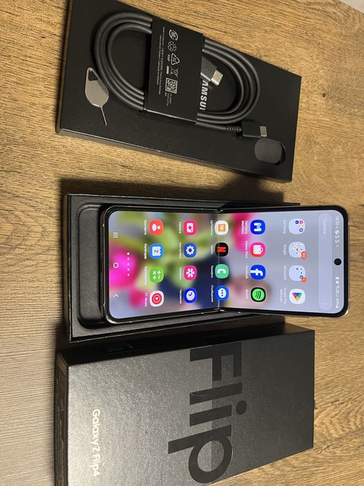 Samsung Galaxy Z Flip4