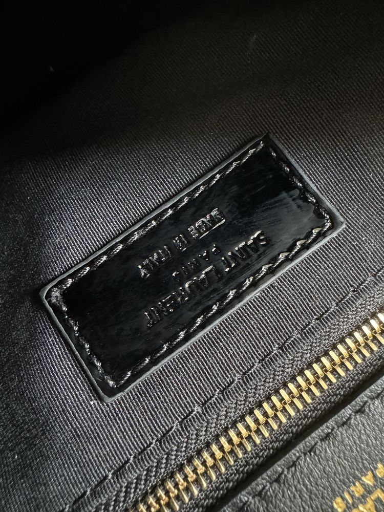 2100. 00 лв SAINT LAURENT calypso in patent leather