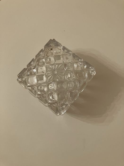 Шкатулки из пластика и хрусталя