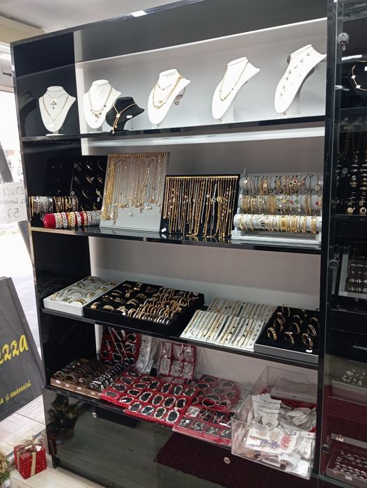 Vitrin toate Mobilier