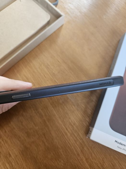 Nomad калъф за Apple Iphone 15 plus. Modern leather case кожен