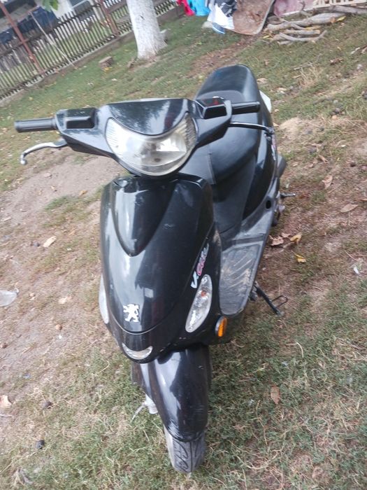Vând scuter peugeot v-clic 2007