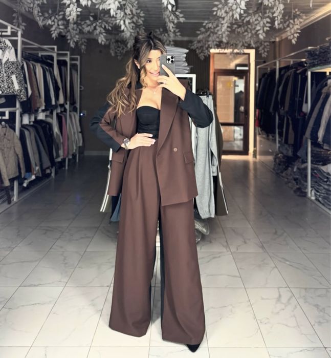 Продаю костюмы.