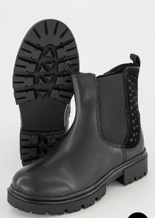 Ghete / botine noi mărimea 27 și 32