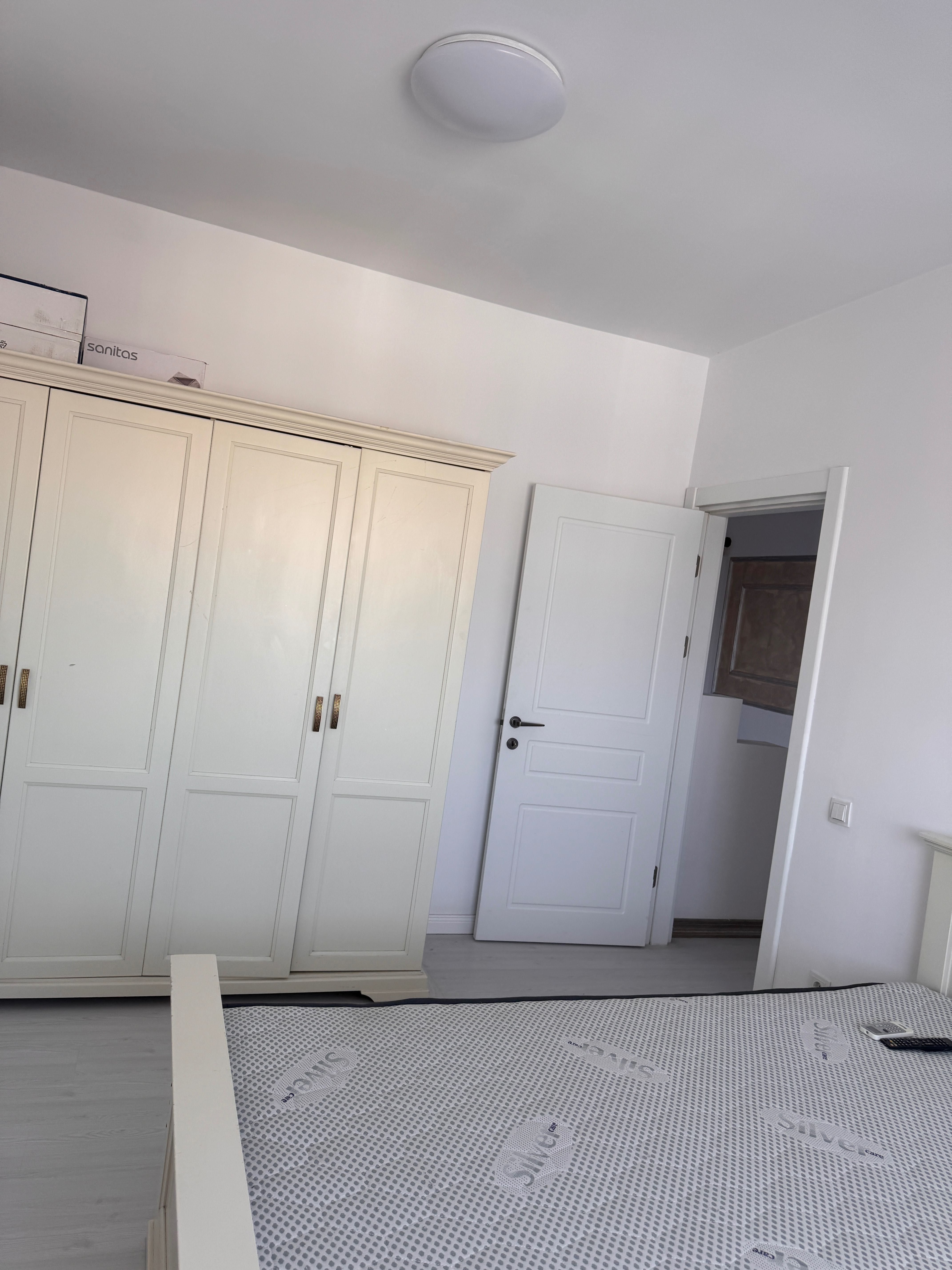 Închiriez apartament 2