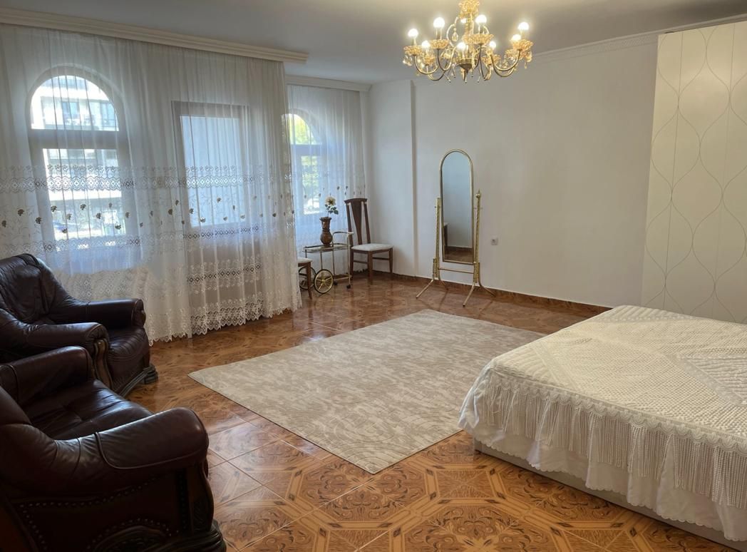 Дава се под наем Тристаен апартамент в Пловдив, Старият град - 120 кв.м за 600 € - Снимка #3