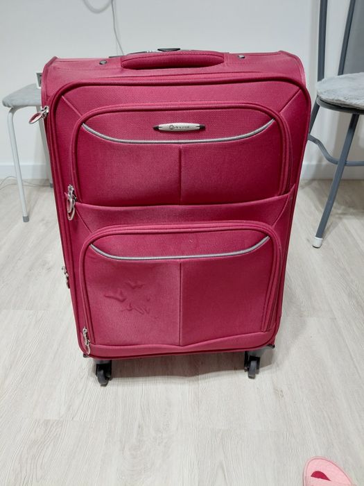 Продам б/у чемодан