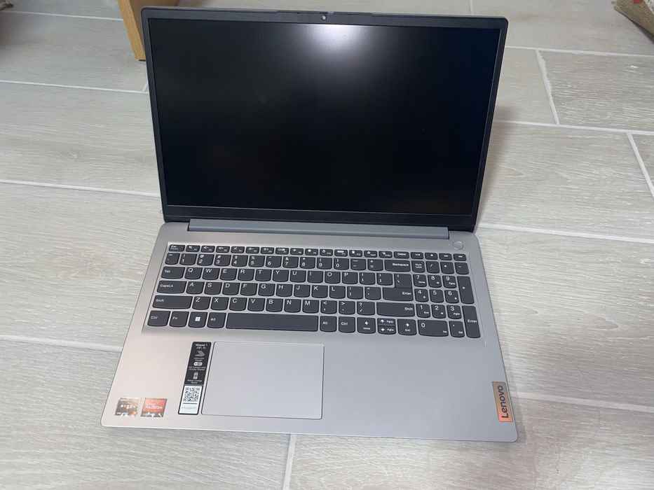 Vand Laptop Lenovo IdeaPad 1 Ryzen 7, 16GB RAM, 512GB SSD - impecabil
