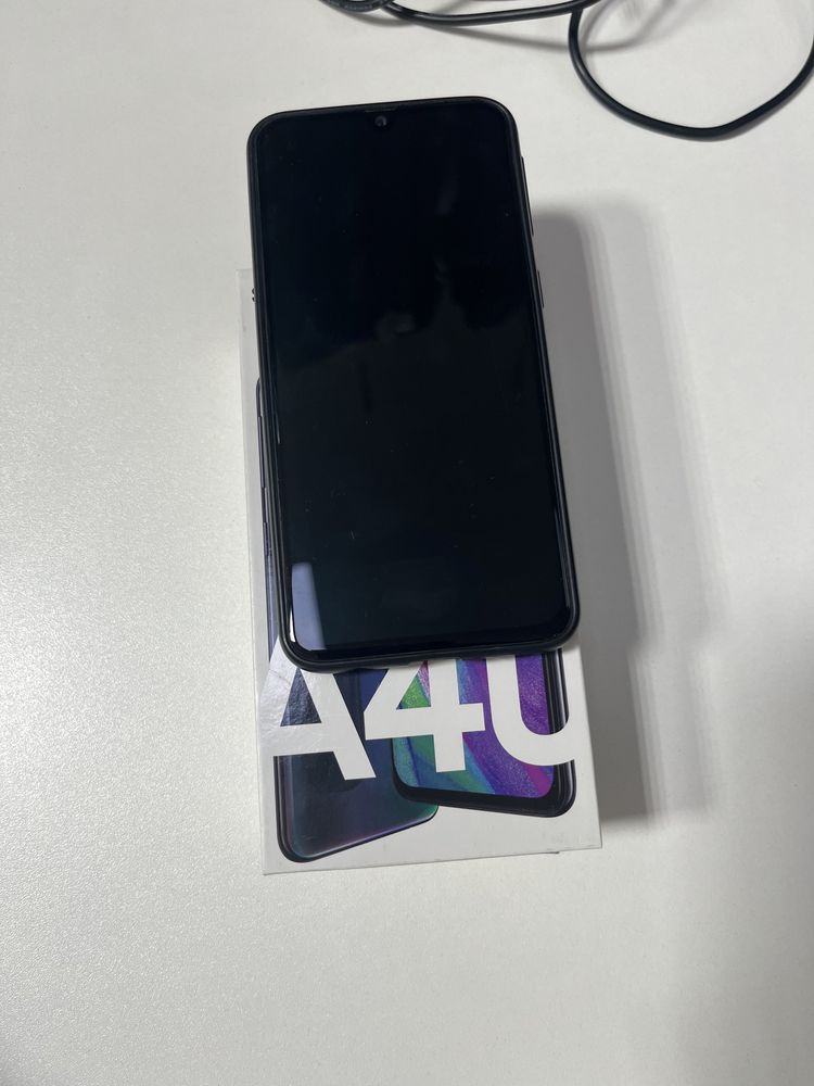 Телефон самсунг А40