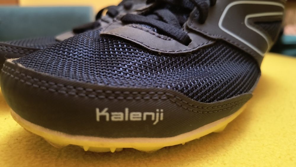 Спортни шпайкове номер 37 с подарък