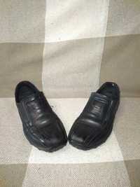 Продам туфли для подростка 39-40 р-р, черные в хорошем состоянии